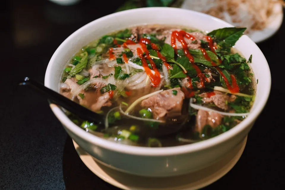 Bàn ăn tại Trần Nhị Trưng